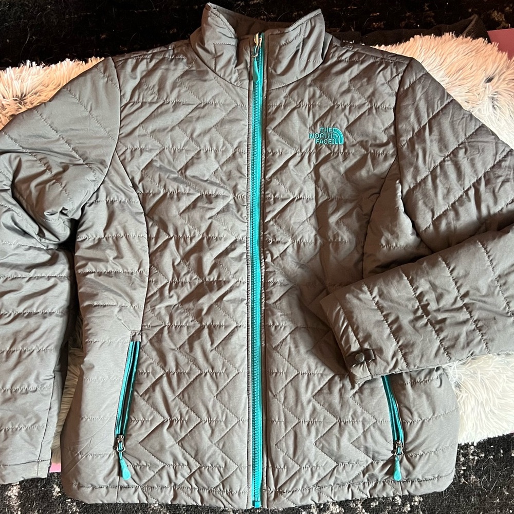North Face Lightweight Puffer Coat. Dark Charcoal gray. Sz L.